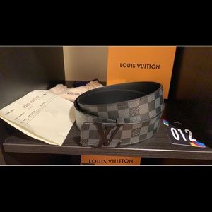 Men’s Louis Vuitton belt